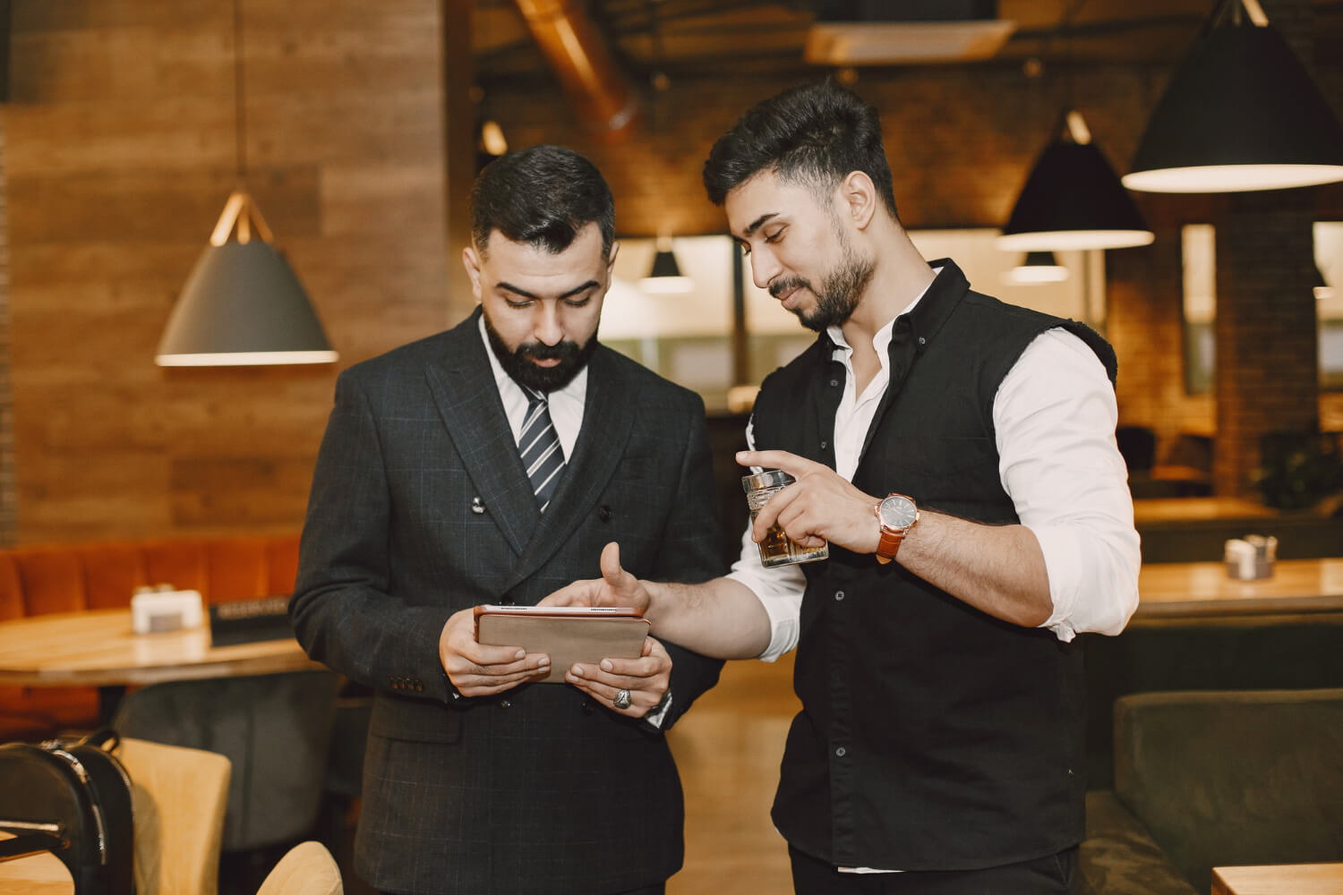 Benefits of Using Hotel Staff Management App